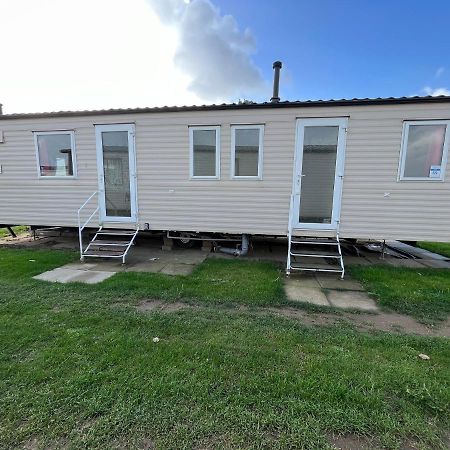 Dunlin 69 ~ California Cliffs Hotel Great Yarmouth Exterior photo